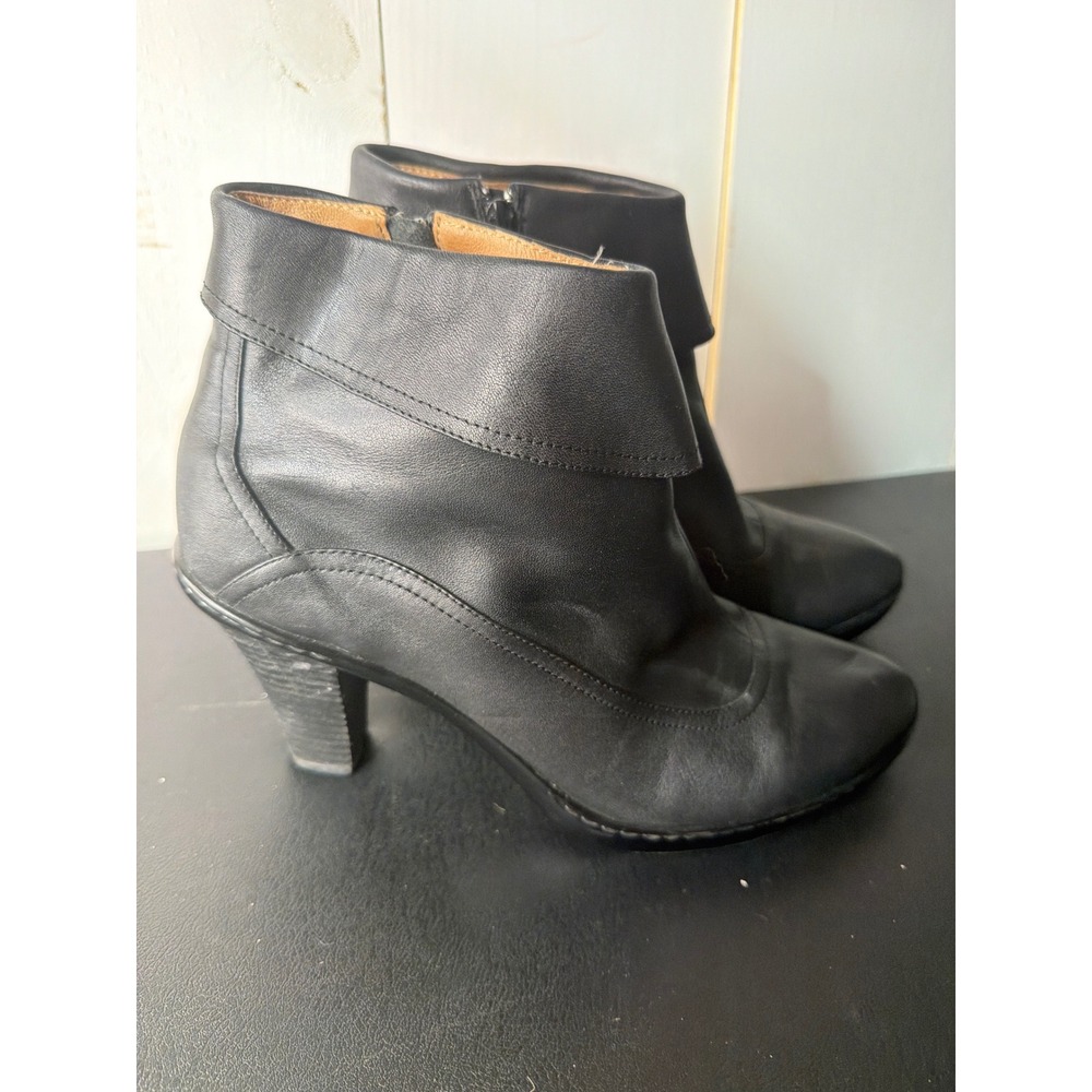 Sofft Womens 9M Black Leather Foldover Zip Ankle Boots 1404201
